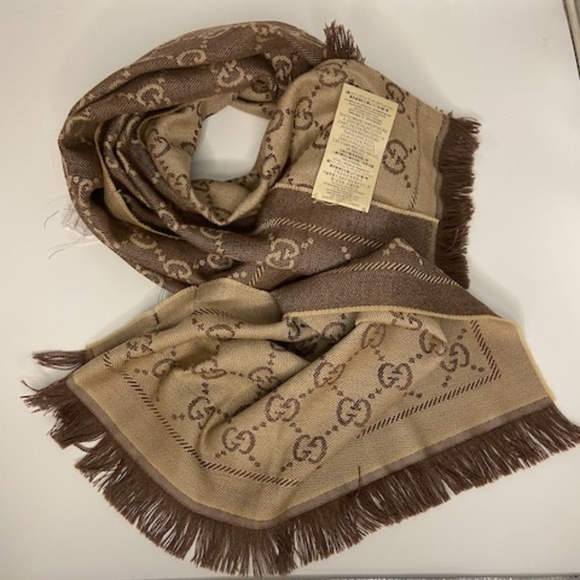 100% AUTHENTIC GUCCI SCARF - Picture 1 of 4